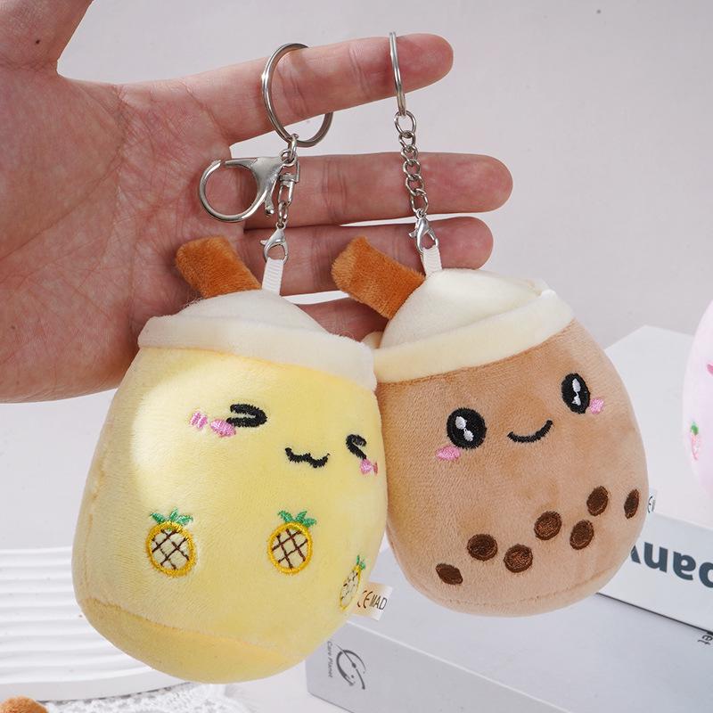 Плюшевый брелок в виде куклы с фруктовым бабл-ти в подарок