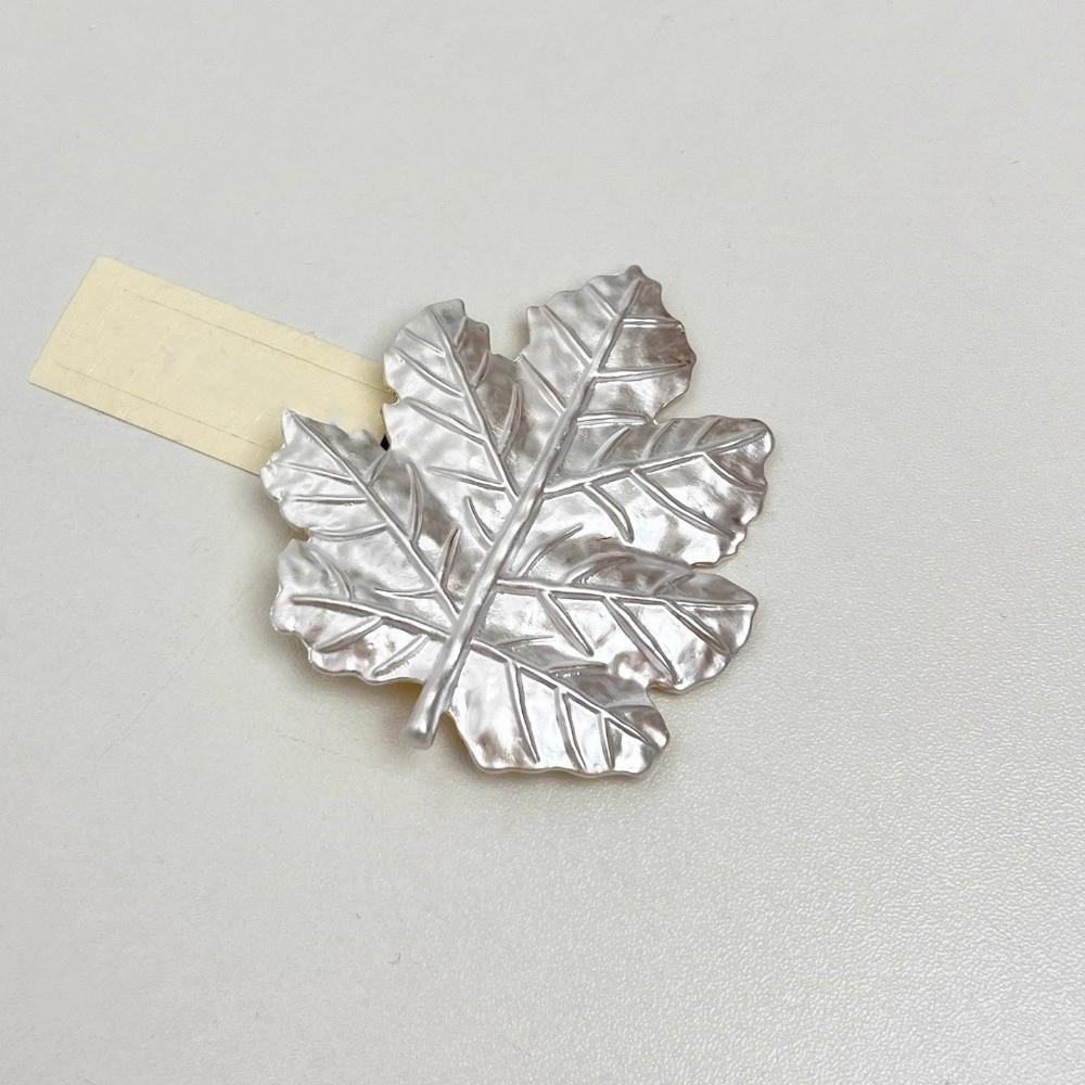Exquisite Corsage Ornament Maple Leaf Brooch Vintage French Style Long Leaf Pin Gold Chest Flower Metal Glossy Brooch Gift