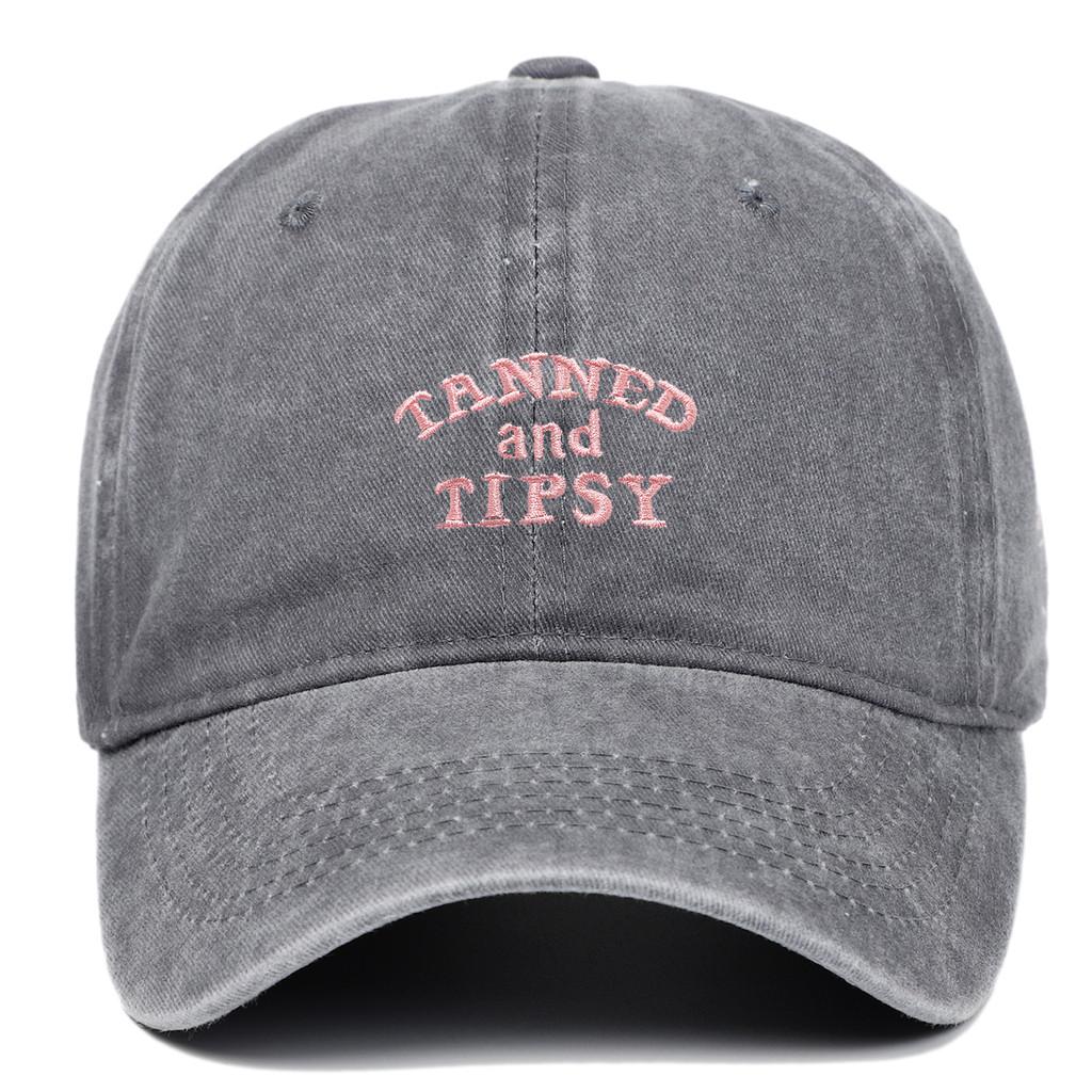 Хлопковая бейсболка с вышивкой "Tanned And Tipsy" и регулируемой посадкой для лета