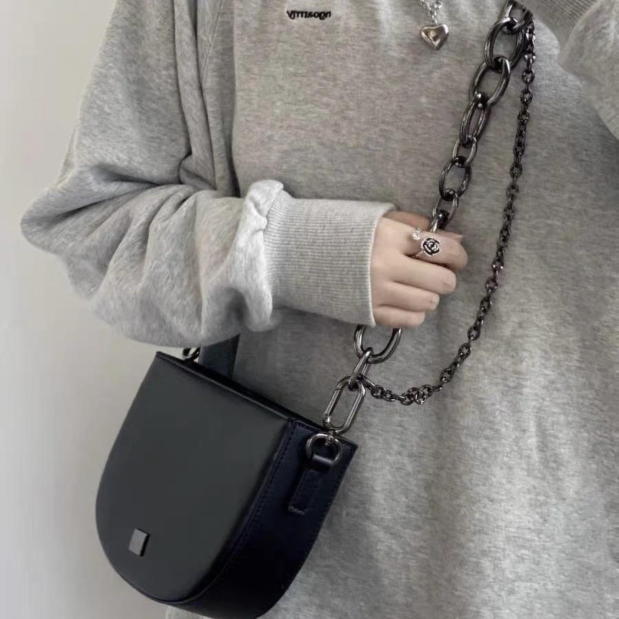 Niche High-end Semi-round Saddle Bag for Women Korean Style Cool Crossbody Bag Versatile Chain Shoulder Bag