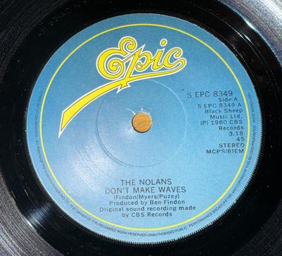 7-дюймовая пластинка NOLANS - Don't Make Waves SEPC8349 Epic 1980 Ирландия Поп Б/У
