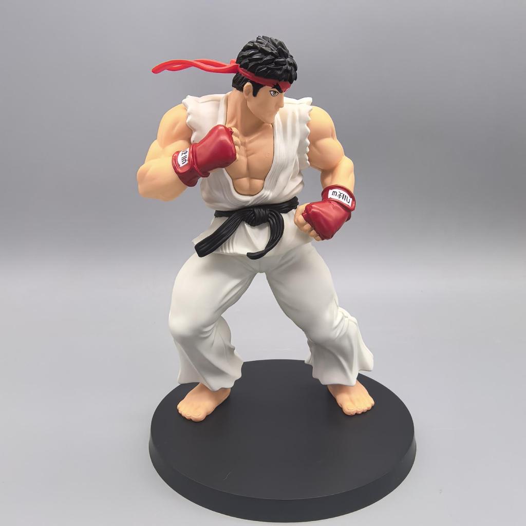 Настольная фигурка Рю Кена в белом костюме — из серий King of Fighters и Street Fighter.