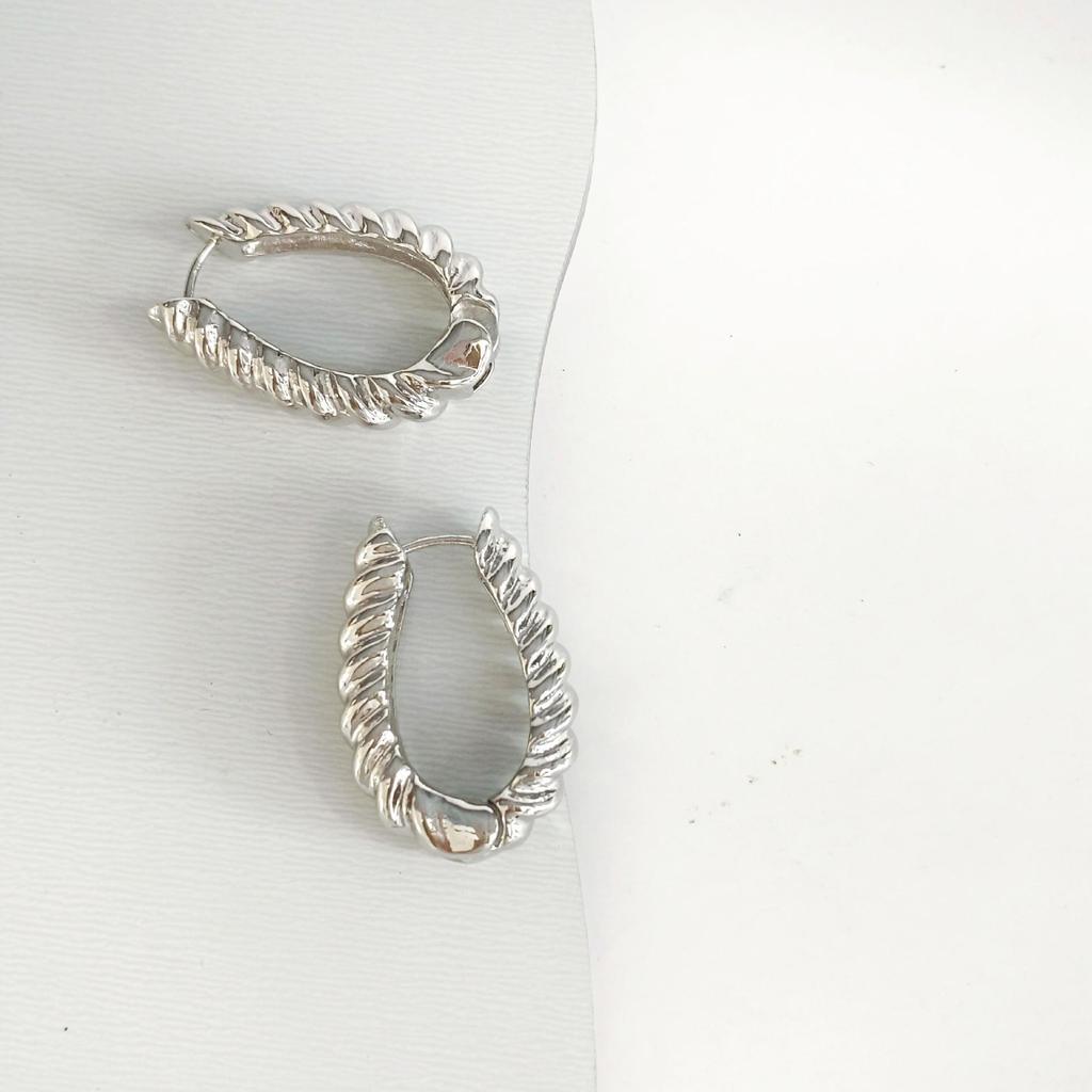 «Высококачественные металлические классические ретро-серьги — европейский и американский стиль, женская холодная ниша, мода знаменитостей»