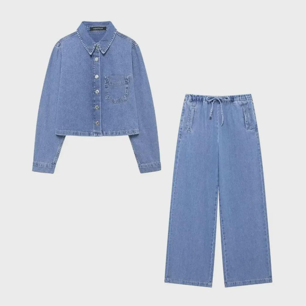 Комплект из женской джинсовой рубашки с длинным рукавом и широких брюк