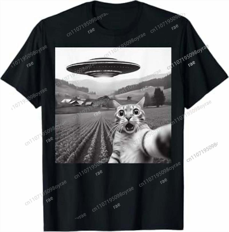 Funny Cat Selfie with Alien UFO Cat Lover Gifts for Unisex Men Women Kids TShirt