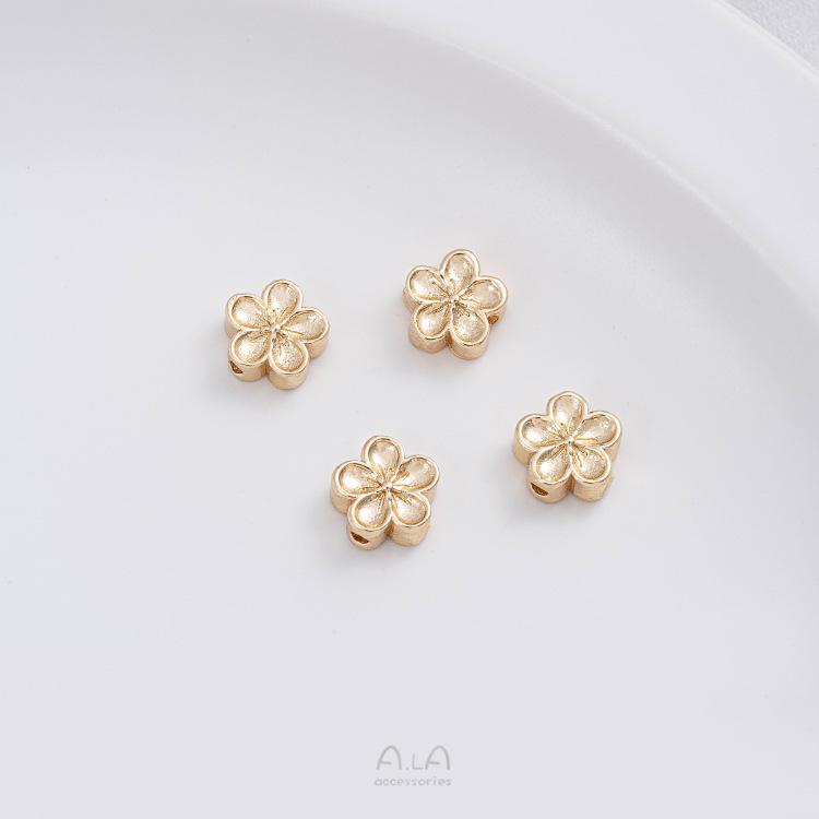 Проставки в виде цветков сливы из золота 14 карат для изготовления ювелирных изделий - Стойкое сохранение цвета, Мелкий цветочный бисер для самостоятельного изготовления браслетов и бэнглов.