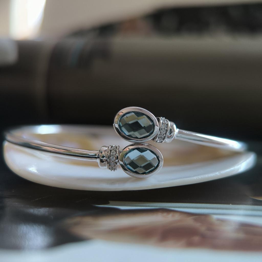 Серебряный браслет с топазом Лондон Блю 1.971ct, фианитами, вес изделия 7,92 гр (2206699)