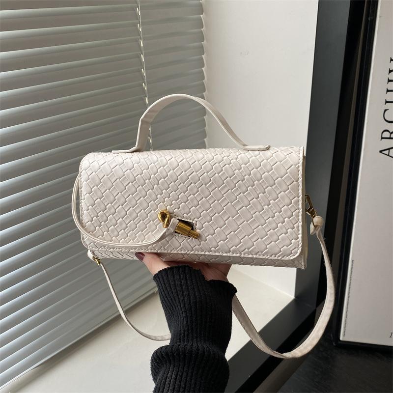 Spring and Summer New Woven Soft Leather Dinner Bag Medieval Baguette Bag Organ Bag Horizontal Portable Messenger Bag Women