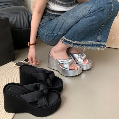 Летние шлепанцы 2025 года, удобные танкетки на каблуке, женские тапочки, обувь для повседневной носки, пляжного отдыха, сланцы с перемычкой для пальца