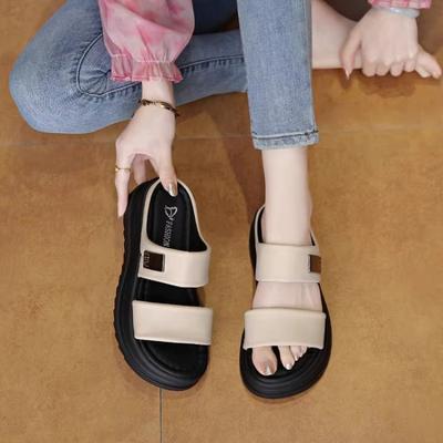 Шлепанцы на толстой подошве высокого класса для женской летней уличной носки, новые, повседневные, красивые, крутые шлепанцы, удобные пляжные туфли на мягкой подошве