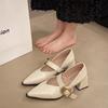 Сяосянфэн туфли-лодочки на толстом каблуке женские 2025 новые бежевые с ремешком и средним каблуком на высоком каблуке не устают