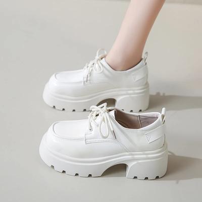 Модные лаковые лоферы на платформе женские 2024 стиль преппи на шнуровке оксфорды повседневные женские черные туфли на толстой подошве женские