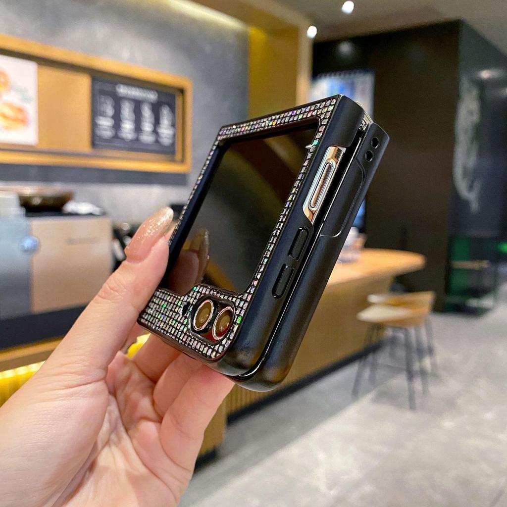Жесткий чехол-подставка с блестками для Samsung Z Flip6/Z Flip4/Flip7