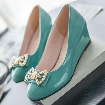 2025 корейская версия весна и осень новая женская кожаная обувь средний каблук толстый каблук OL высокий каблук круглый носок легкий вырез танкетка обувь одинарная