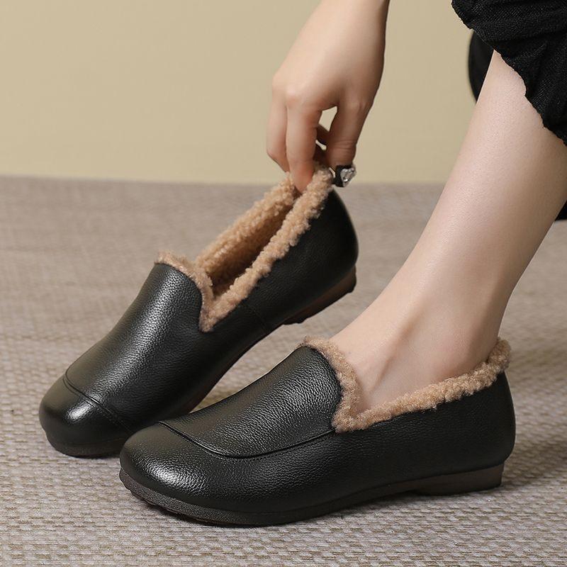 Мягкая кожа зимняя бархатная шапка-бини обувь женская мягкая подошва кожаная обувь один педаль пушистая обувь большой размер обувь для мамы на плоской подошве универсальная