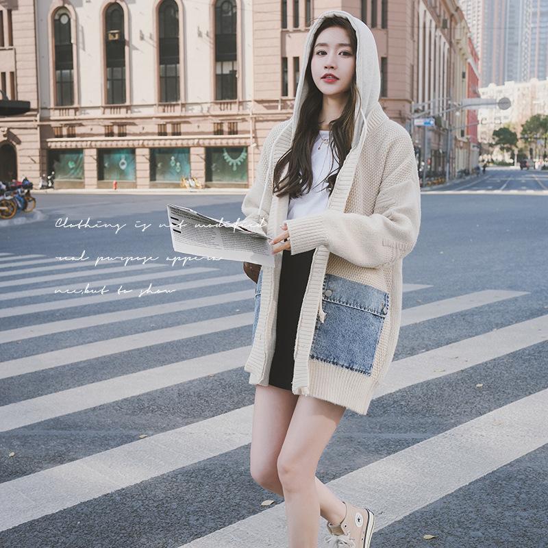 Популярная джинсовая трикотажная кожаная куртка с роговыми пуговицами ранней весны, женская свободная куртка с капюшоном большого размера