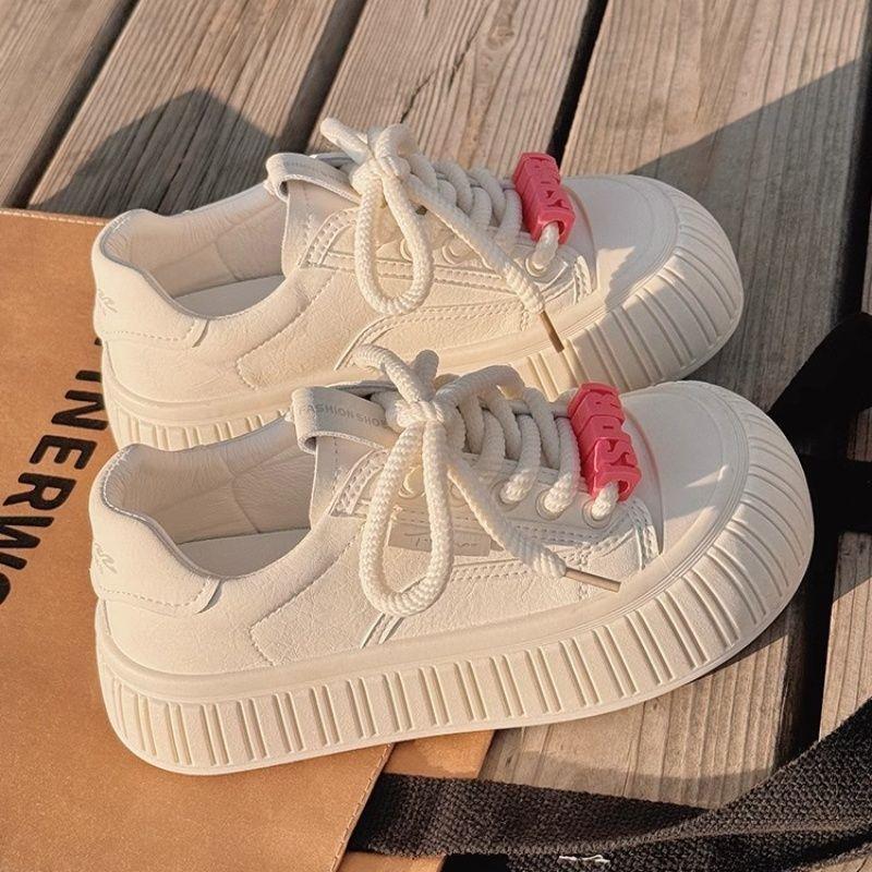 Маленькие белые туфли женская платформа 2024 лето новые популярные туфли ins трендовые универсальные нишевые туфли-бисквиты спортивные кеды