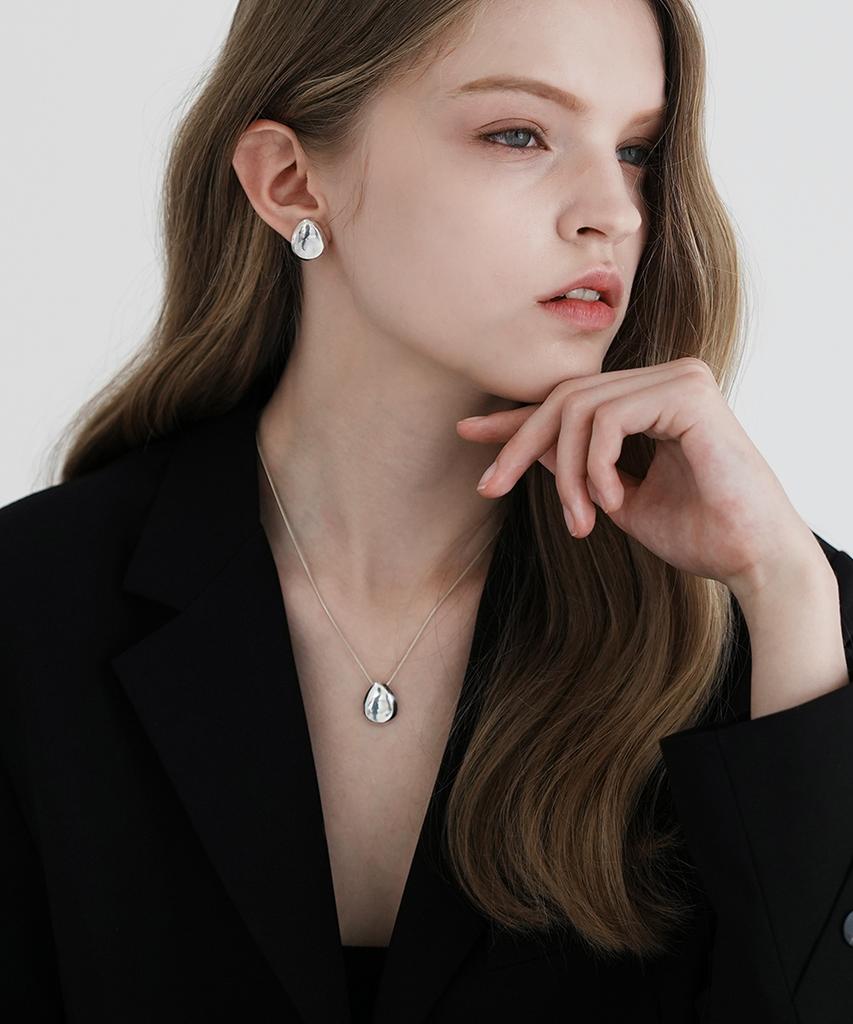 Reindeer Mute Necklace 01