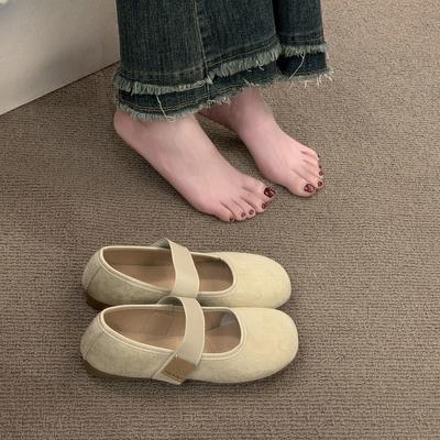 Французские туфли-лодочки с мелким вырезом женские 2025 новая весна и лето фея с юбкой туфли Мэри Джейн на плоской подошве балетки бини