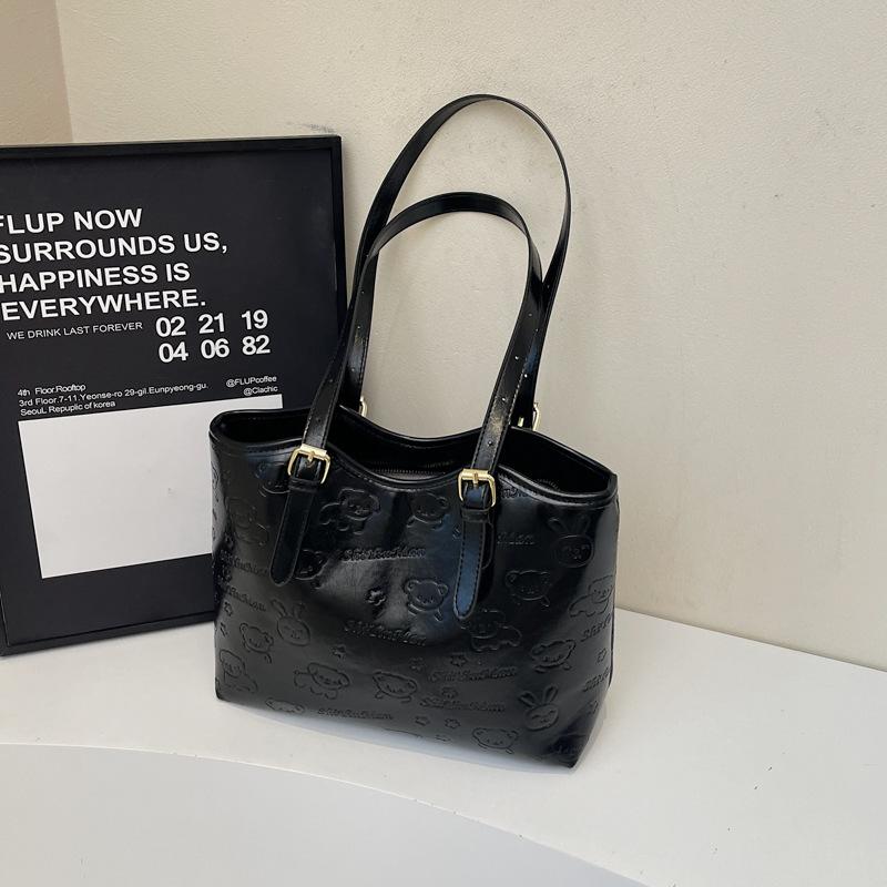 Высококлассная контрастная сумка большой вместимости женская 2025 новая модная дорожная на плечо сумка-тоут для студенток