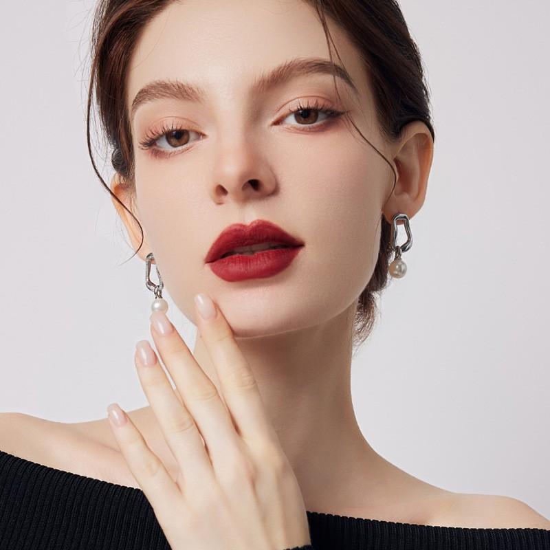 Новый продукт Жемчужные серьги для женщин Легкая роскошь Нишевый Высококлассный дизайн Изысканные серьги с темпераментом Серьги