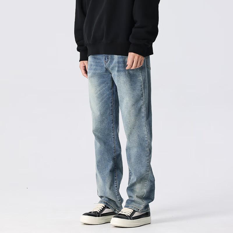 Новые джинсы из эластичного денима прямого кроя с эффектом стирки