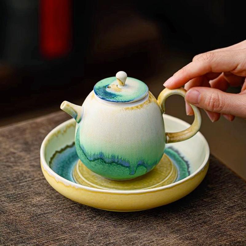 The retro ink painting is only a green teapot. One person uses a kung fu tea set to make tea in a single pot. Home office ceramic teapot