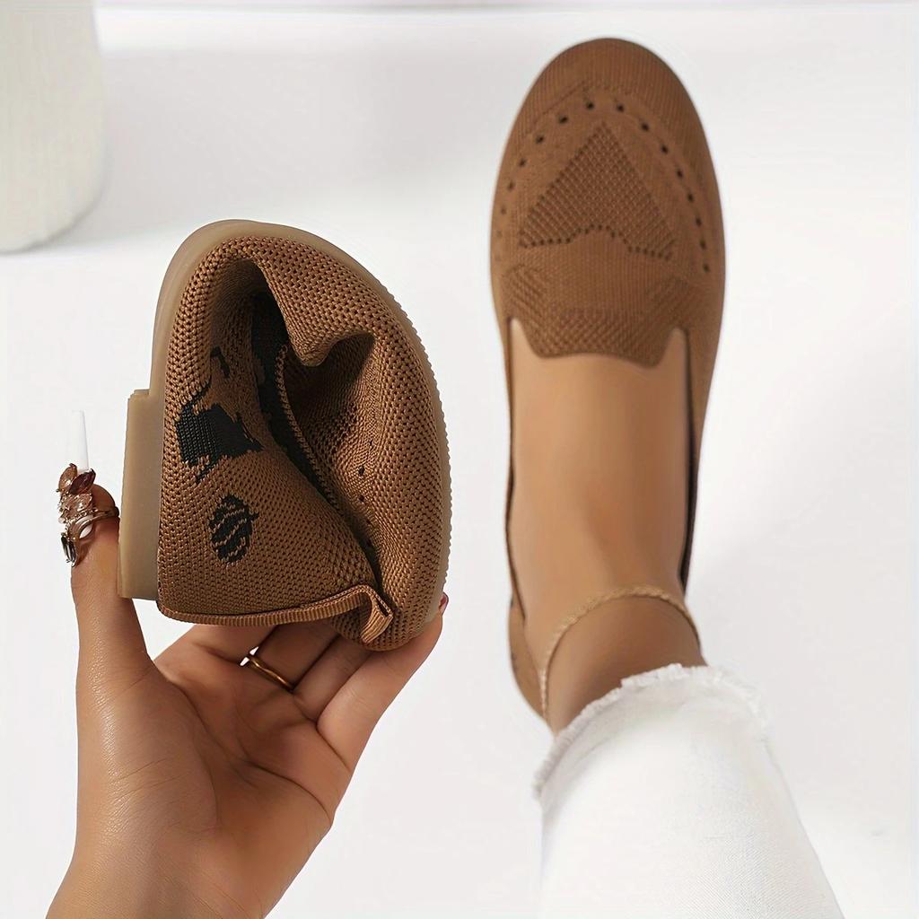 Large-sized Round-toe Flat-bottomed Flying Woven Shoes for Women, Casual Sports Shoes with Cat Patterns