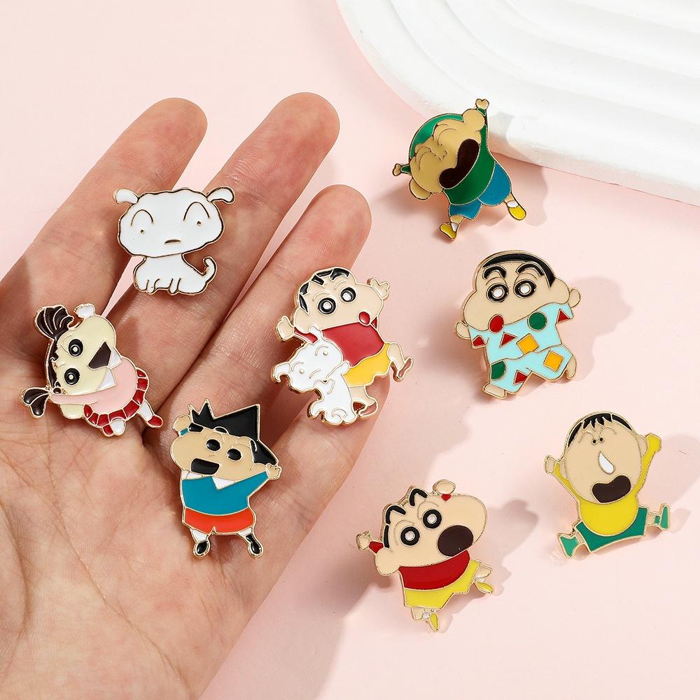 Милый металлический значок Crayon Shin-chan, мультяшный персонаж, аксессуар для рюкзака, оптом