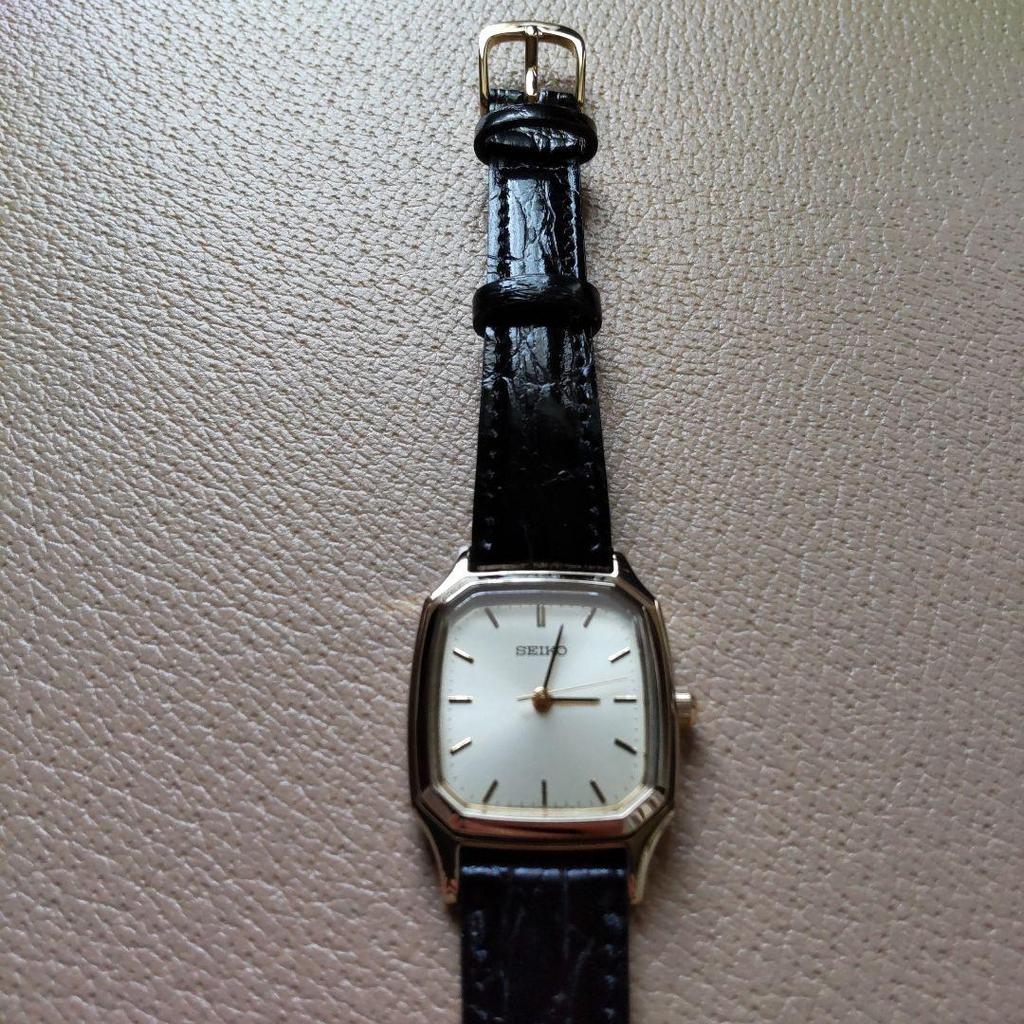 [Б/У] Женские часы Seiko, черный кожаный ремешок