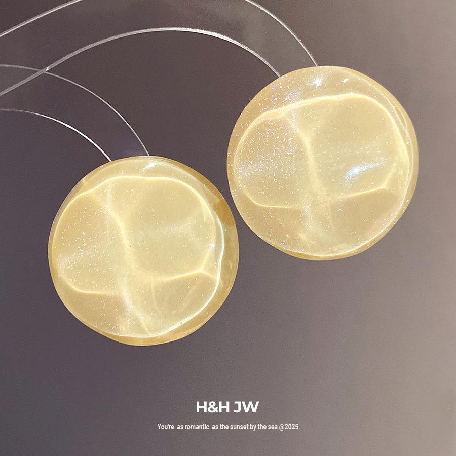 European and American exquisite silver needle resin round stud earrings Maillard retro simple fashion earrings light luxury high-end earrings