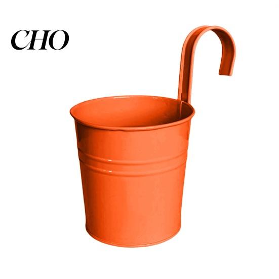 Durable Flower Containers Hanging Metal Planter Flowerpot with Detachable Hook Drain Hole Railing Plant Pot for Balcony Garden Fence Farmhouse