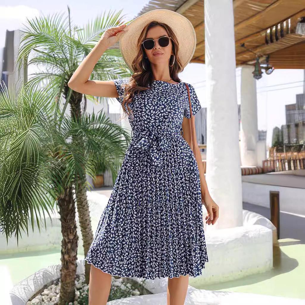 Летнее милое платье в цветочек с плиссировкой, шнуровкой на талии и круглым вырезом, с короткими рукавами