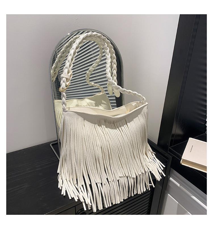 Spacious Trendy Fringed Womens Bag Stylish Korean Design For Summer 2024 Versatile Shoulder And Crossbody Use