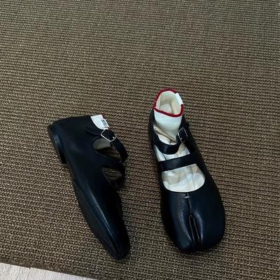 2025 туфли Мэри Джейн на мягкой подошве, маленькие кожаные туфли, женские, с ремешком на одной пуговице, с раздвоенным носком, туфли-подкова, балетки, удобные одинарные туфли