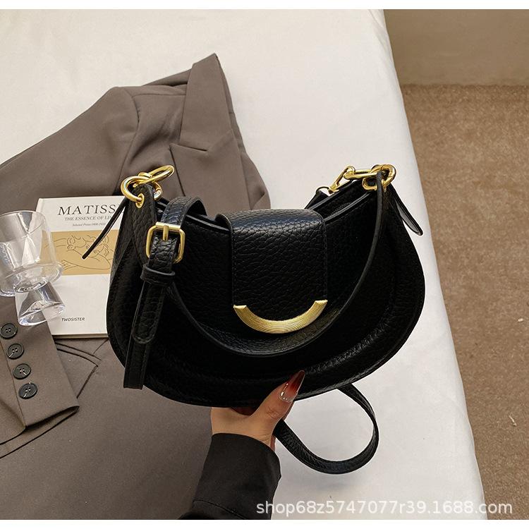 Retro Fashion Simple Temperament Commuter Shoulder Bag Women's 2025 Summer Texture Underarm Bag Korean Version Messenger Bag Tide