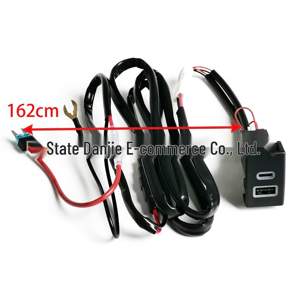 Автомобильное зарядное устройство USB Type-C QC3.0 для Mazda 5 и 6 Classic Edition