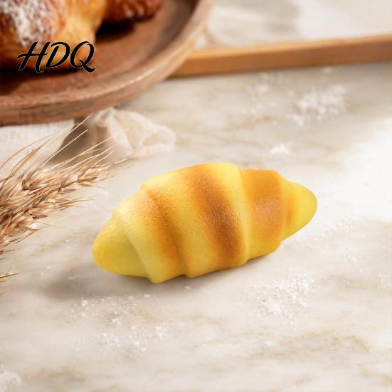 Детский мячик-антистресс Croissant Squeeze Toy, Имитация хлеба, Сенсорная игрушка-фиджет из ТПР, Игрушка для расслабления работника дома и в офисе, Настольная игрушка