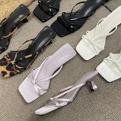 2025 Весна и Осень Новая Мода Универсальные Высокие Каблуки Женская Обувь Квадратный Носок Тонкий Ремешок Открытый Носок Тонкий Каблук Юбка Феи