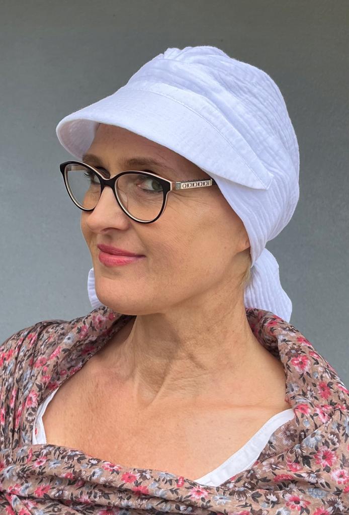Biała Chusta Z Muślinu Tess Z Daszkiem Turban Lato Także Po Chemioterapii