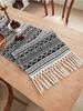 Американский журнальный столик Контрастный цвет Рисунок Пряжа окрашенная Столовая дорожка Черно-белая Волнистая кисточка Тканое столовое полотенце