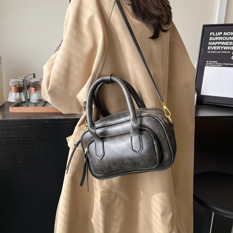 Retro Niche Handbag Women's 2025 New Simple Commuter Small Square Bag Versatile Simple Messenger Bag