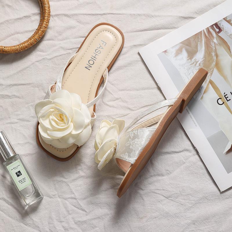 Шлепанцы женские летние модные 2025 новые приморские пляжные туфли на плоской подошве с цветочным принтом, нескользящие, в сказочном стиле, супер огонь, крутые