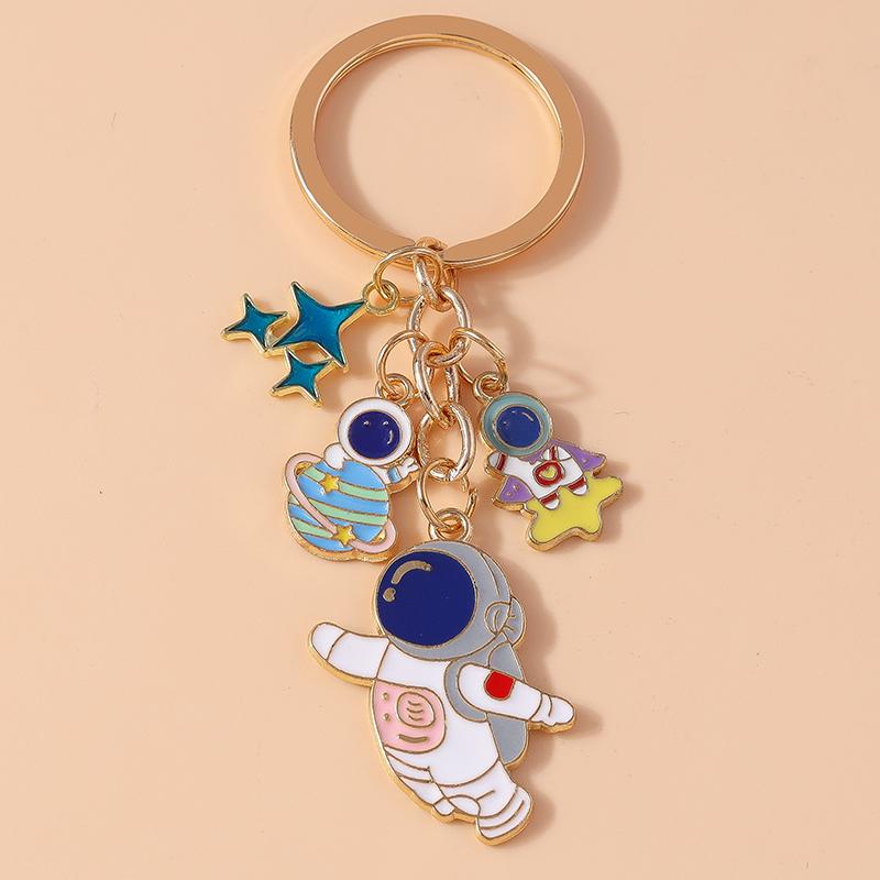Cute Enamel Astronaut Keychain Star Moon Key Rings Pendants for Key Holder Women Girls Handbag Pendants DIY Jewelry Gifts