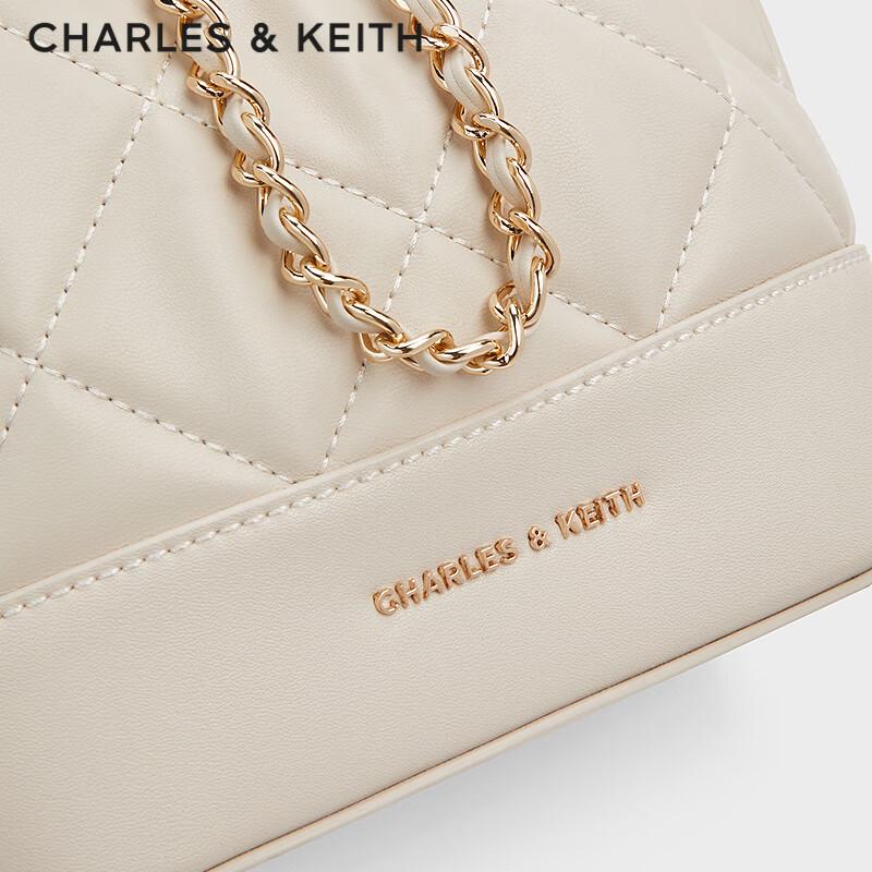 Стеганая сумка-ведро на цепочке через плечо CHARLES & KEITH