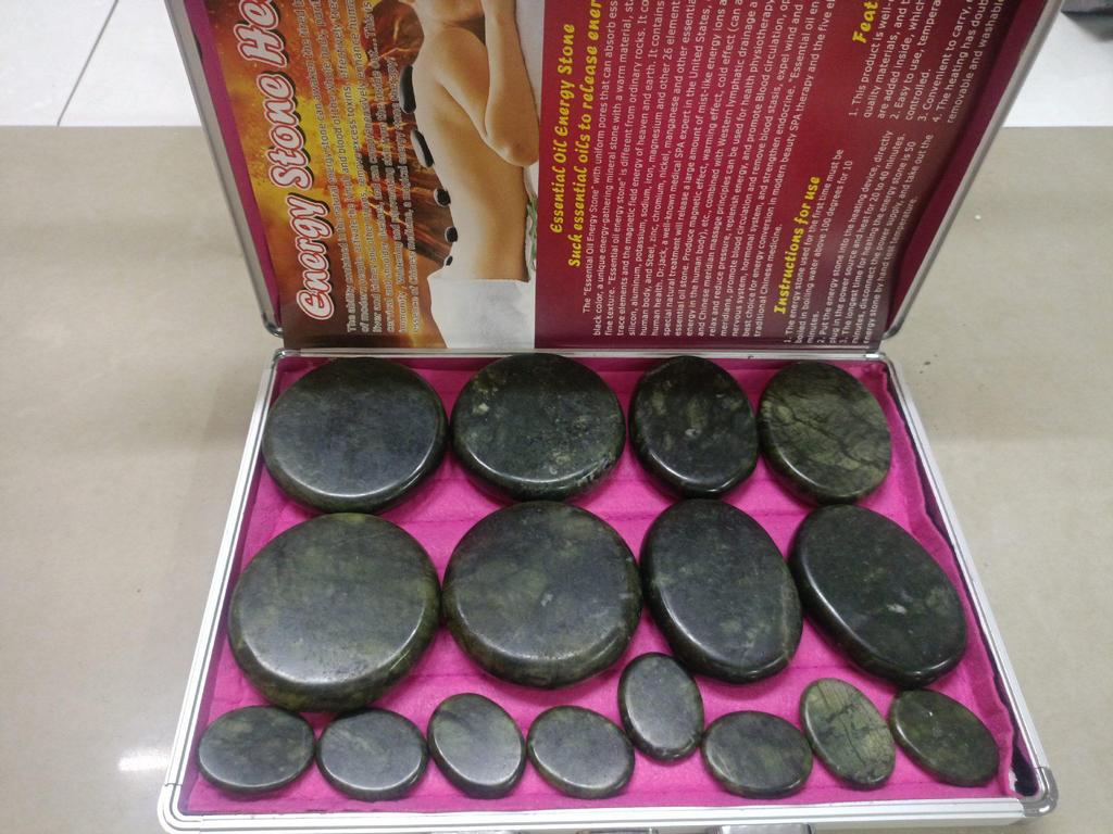 Набор из 16 предметов: энергетический нефритовый нагреватель и массажный набор с эфирными маслами