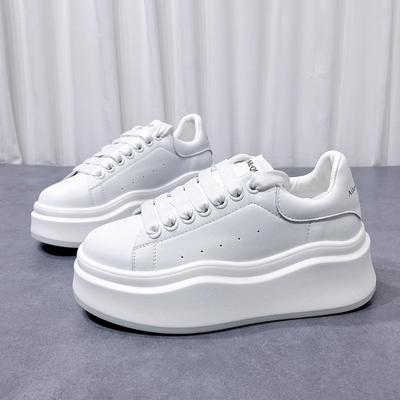 Версия из коровьей кожи ~ натуральная кожа на толстой подошве, увеличивающая рост, маленькие белые туфли для детей 2025 года, новые туфли для серфинга, повседневная спортивная обувь