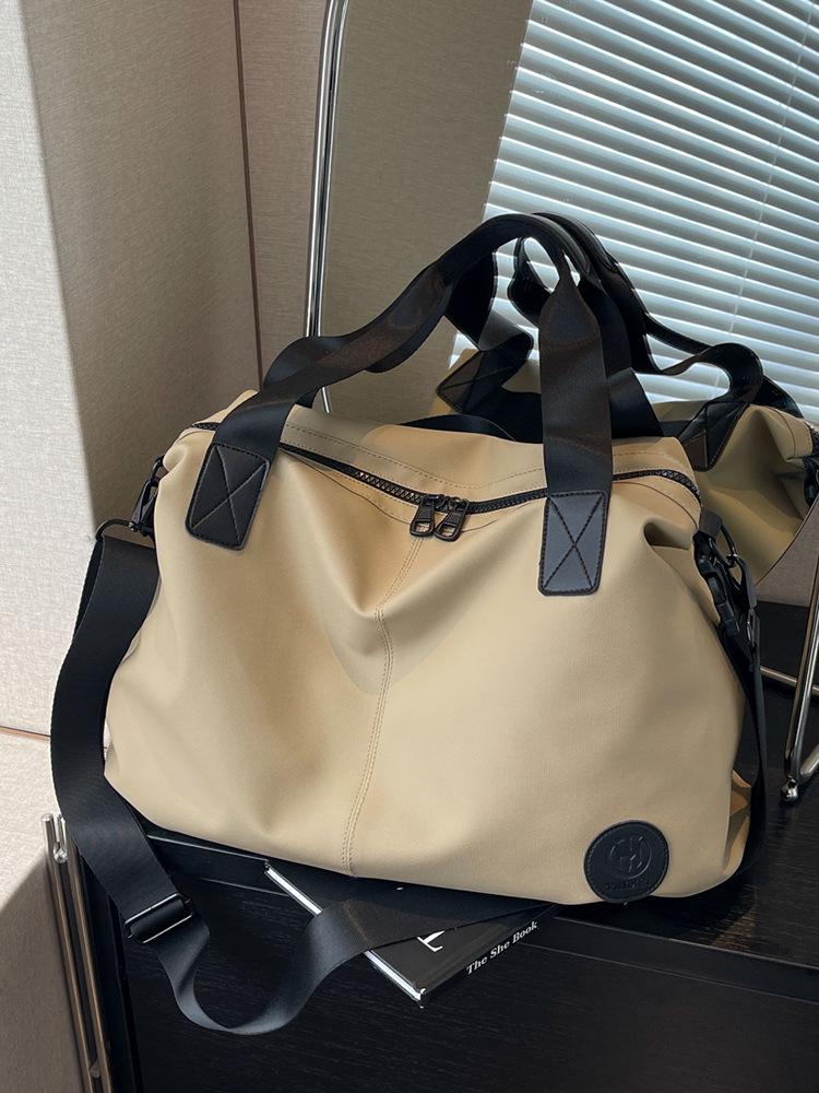 Large Capacity Lightweight Handheld Travel Bag for Men and Women