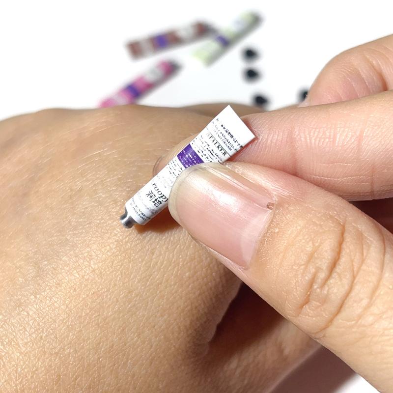 2 шт. Кукольный домик Миниатюрный крем для рук Декор сцены макияжа Аксессуары для кукольного домика Мини реквизит для красоты