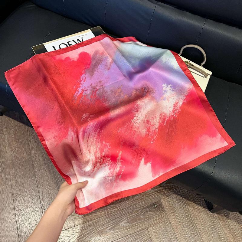 Retro silk scarves for women's new high-end accessories, neck small square scarf, scarf waist, fashionable and versatile, and gifts can be given.